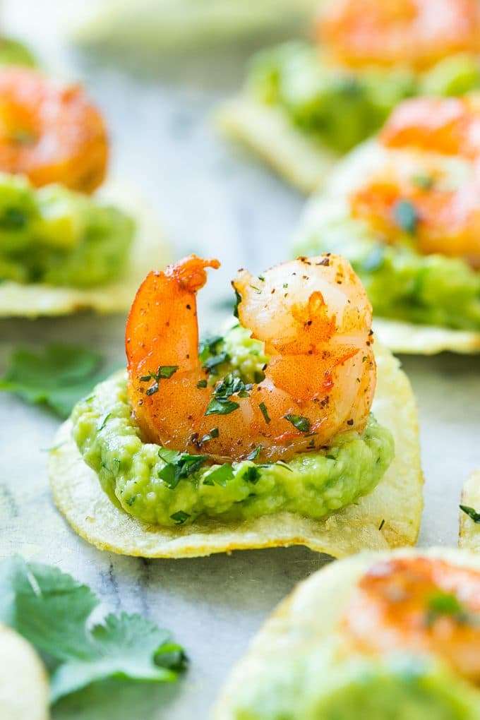 Irresistible Mexican Shrimp Bites: Guacamole, Shrimp & Chips Delight